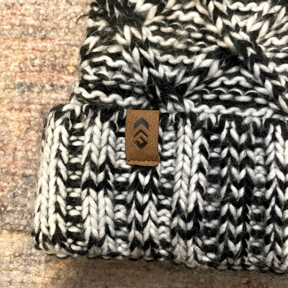NWOT Free Country Black and White Knit Beanie with Pom - Image 3