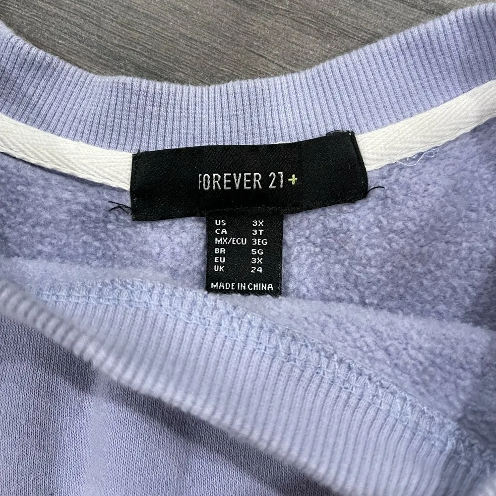 F21 cropped crewneck - Image 2