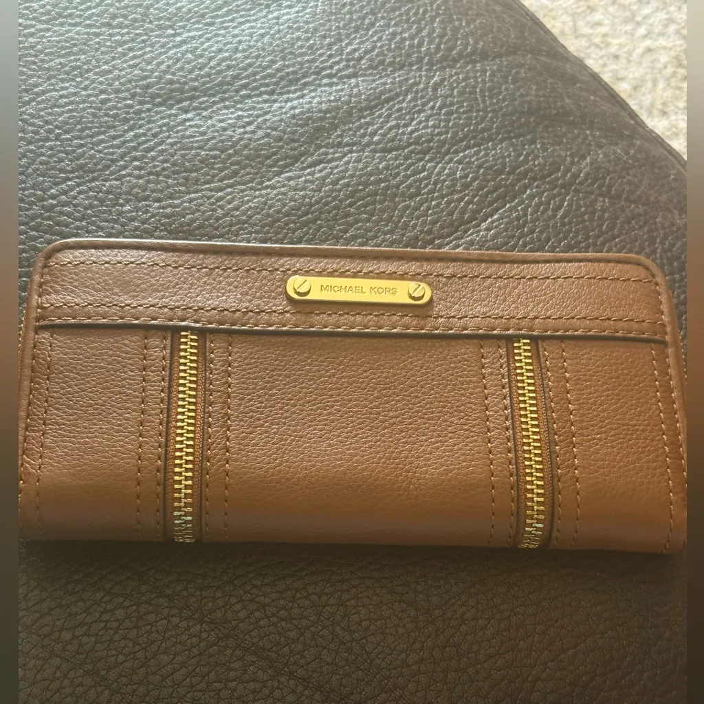 Michael Kors Moxley Brown Zip Around Continental Leather Wallet 100% authentic - Image 2