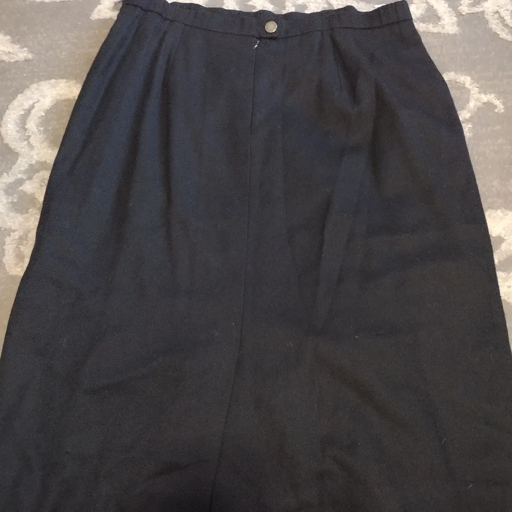 Givenchy en plus Vintage Wool Pencil Skirt - Image 3