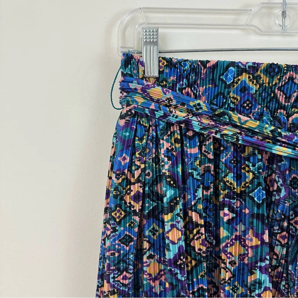 Vici | Colorful Patterned Tie Waisted Pleated Shorts Size Medium NWT - Image 3