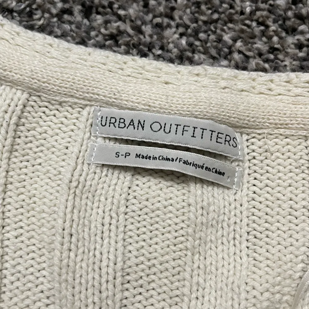 cream v neck ribbed long sleeve cropped sweater petite S - Image 5