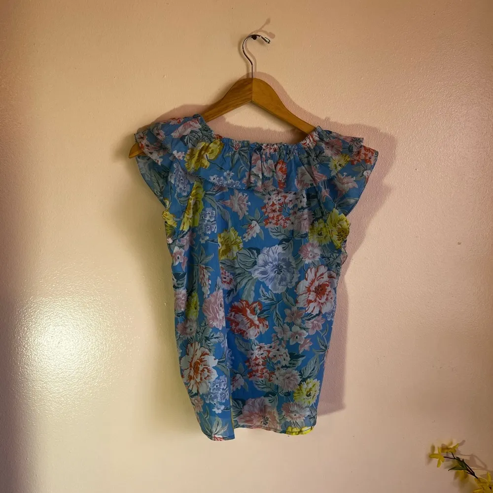 Ann Taylor Loft SHIRRED SHOULDERS Ruffle Sleeveless M Shirt Sky Blue floral XS - Image 4