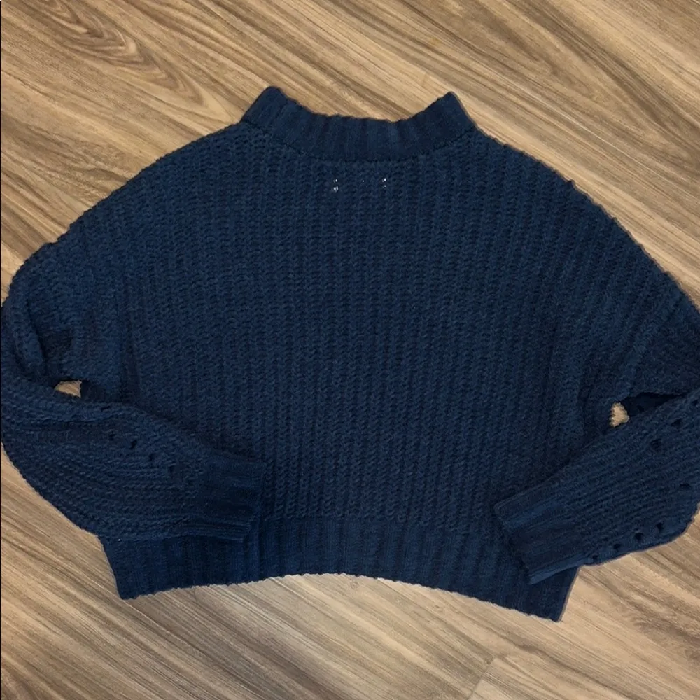Hollister Deep Blue Women's Crew Neck Sweater - Image 11
