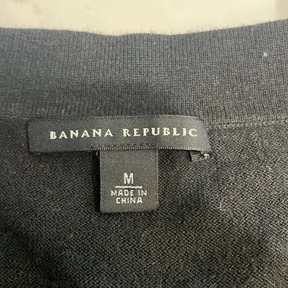 Banana Republic black V-neck short sleeve sweater. - Image 3