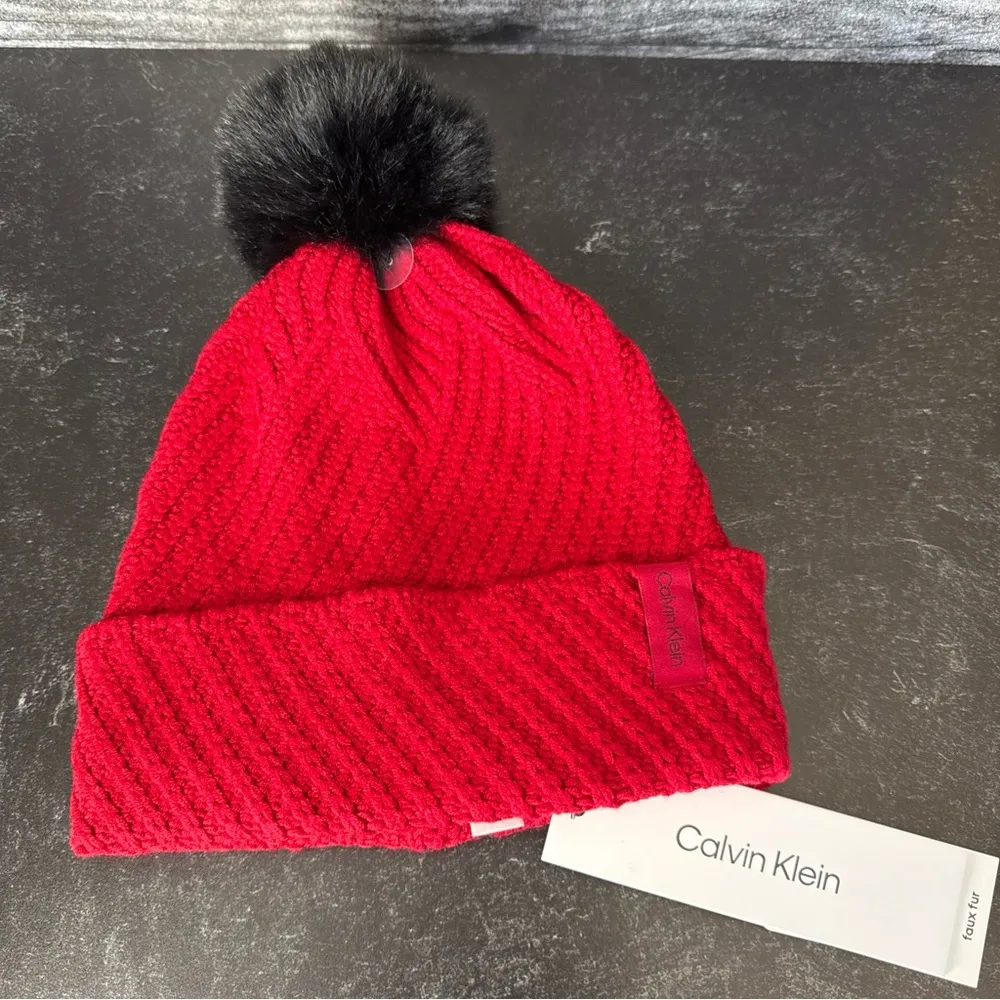 CALVIN KLEIN Women’s Textured Faux Fur Pom Pom Red/black Beanie NWT $58 - Image 3