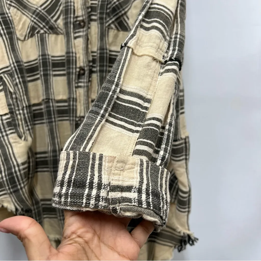 Oli and Hali Women’s Cream and Black Plaid Oversized Distressed Shacket medium - Image 16