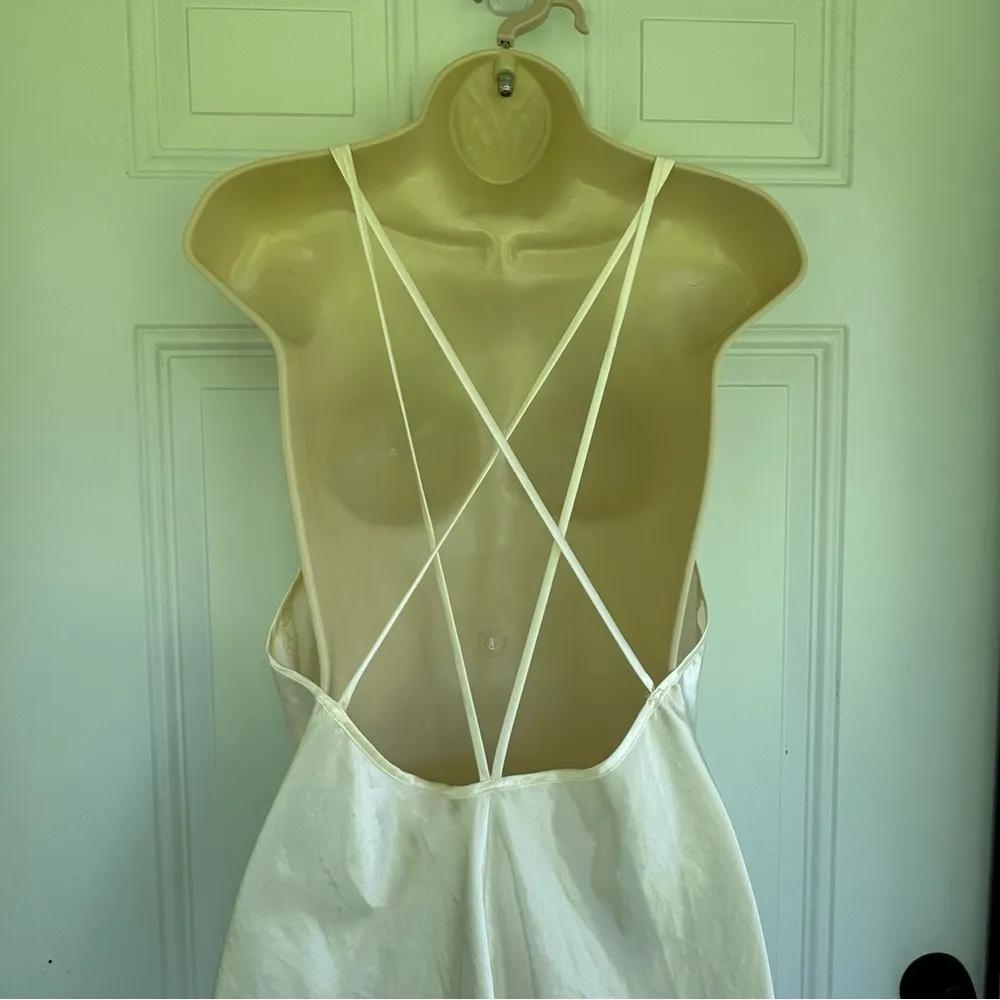 California Dynasty Off White Nightgown Gown Lace and Beaded trim Medium - Image 6