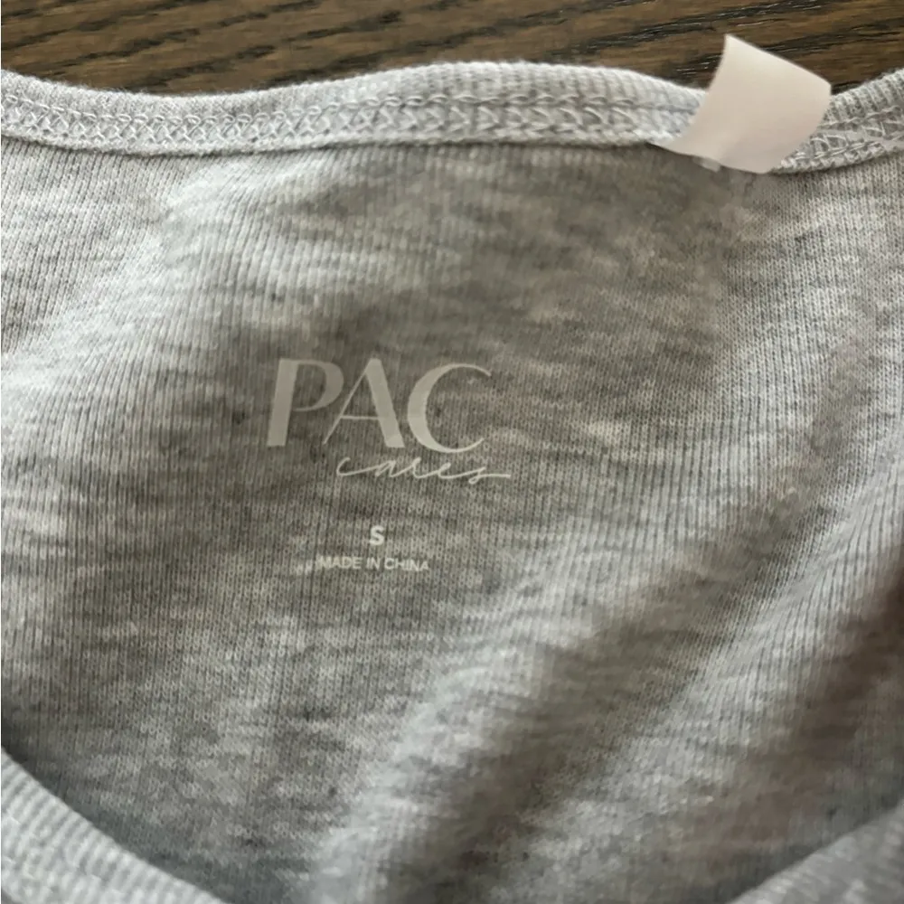 Pac sun basic gray tee. Very cute and stretchy. Great material - Image 2