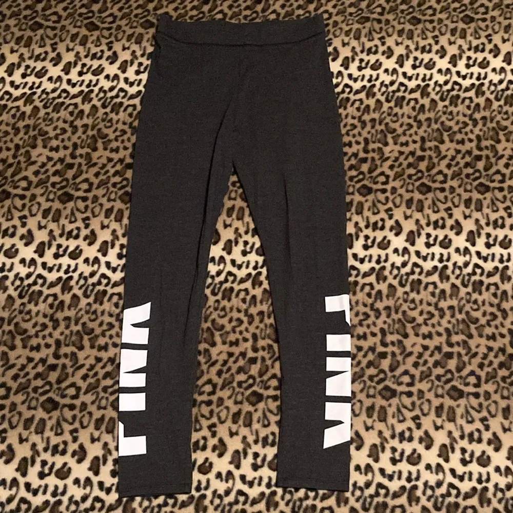 EUC Victoria's Secret PINK LOGO Yoga Pants Leggings Women’s Size M Charcoal Gray - Image 2