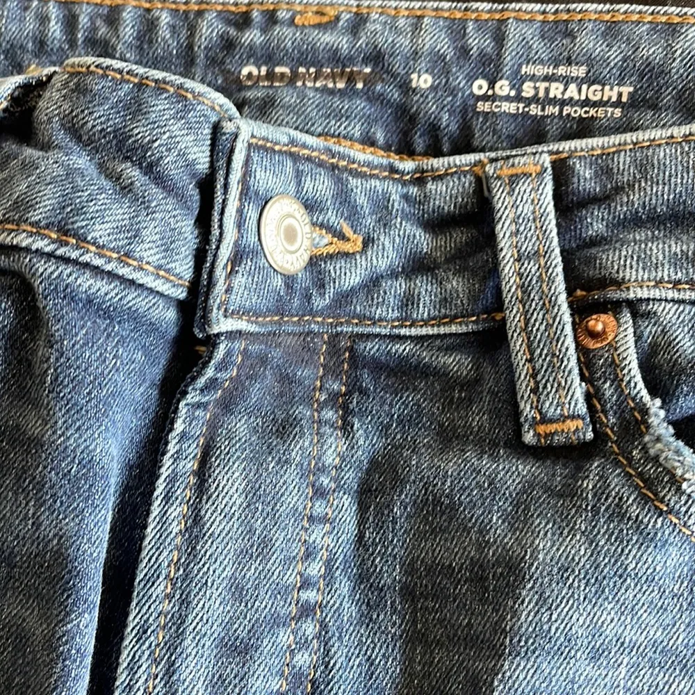 NWOT OLD NAVY High-Waisted O.G. Straight Ripped Cut-Off Jeans - Image 5