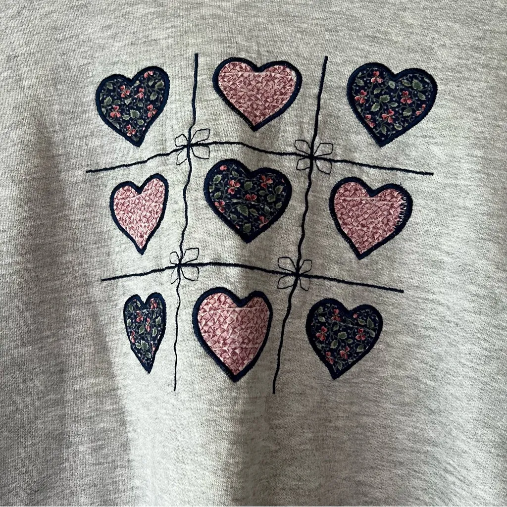 VINTAGE quilted heart patchwork Crewneck Sweatshirt Grannycore cottagecore Gray Size M - Image 2