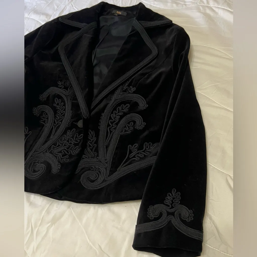 Reba Black Velvet Embroidered Blazer - Image 2
