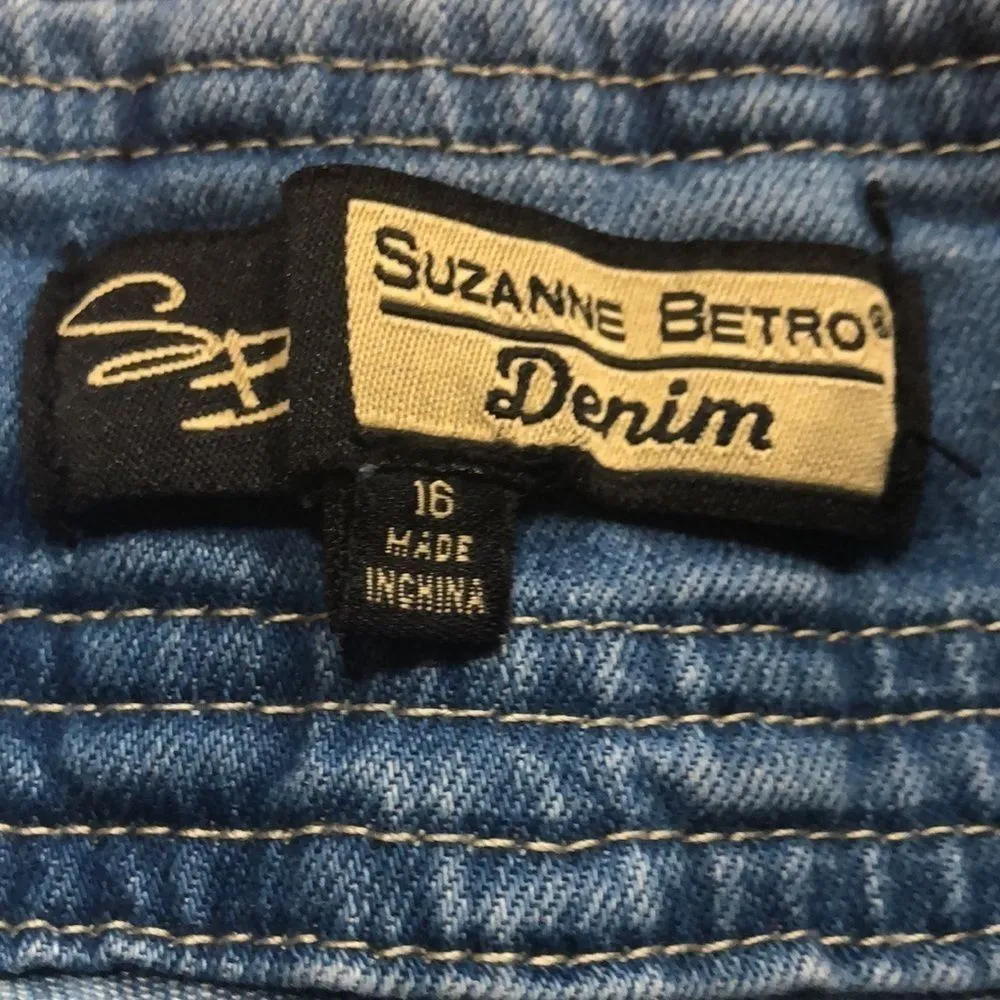 𝅺SUZANNE Betro denim distressed shorts size 16. - Image 5