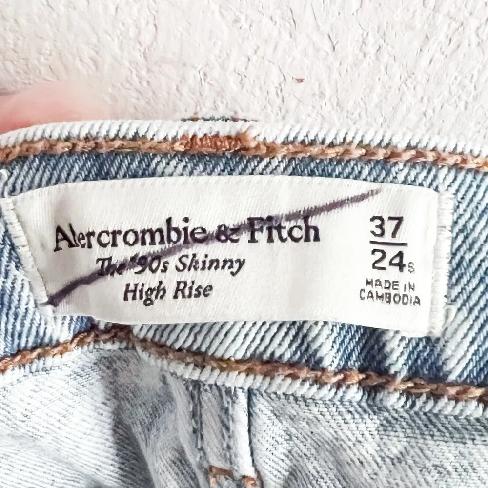 ✨Abercrombie & Fitch The 90s Skinny High Rise Distressed Jeans Size 37 24 Short - Image 4