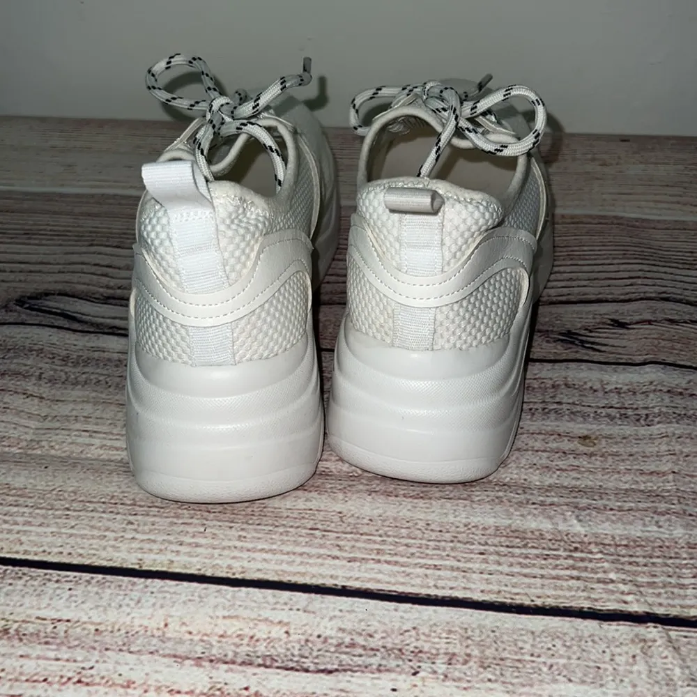 White brash women sneakers size 7 - Image 5