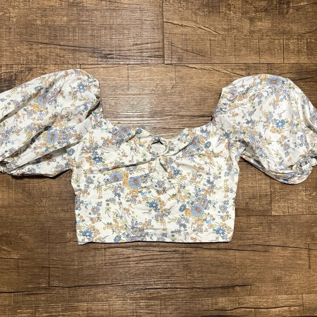 Abercrombie & Fitch floral keyhole puff sleeve cottagecore top - Image 3