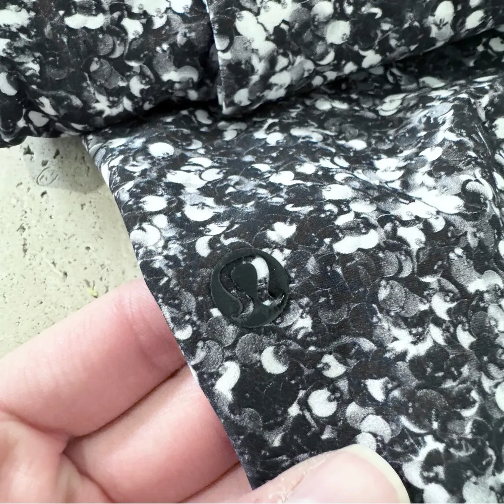 Lululemon Jet Crop Shimmy Shimmer Black Joggers SZ 4 - Image 6