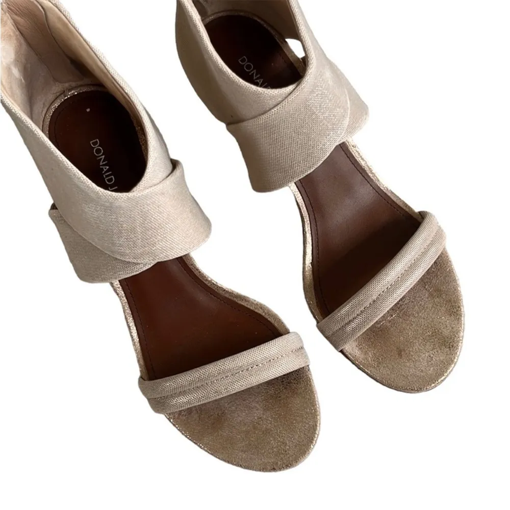 EUC Donald J. Pliner Tilly Heels Gold Size 8 1/2 - Image 3