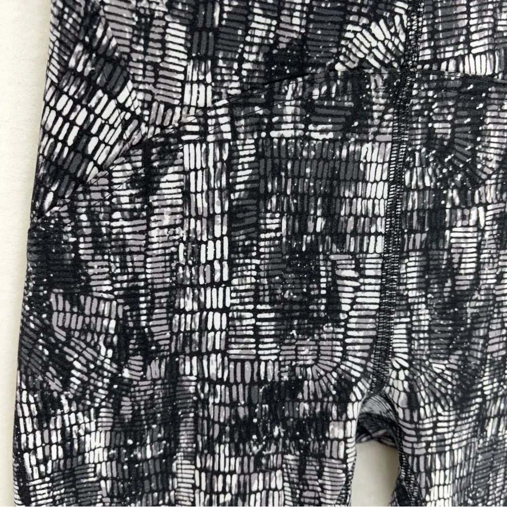 lululemon athletica‎ Monochrome Abstract Leggings - Image 3
