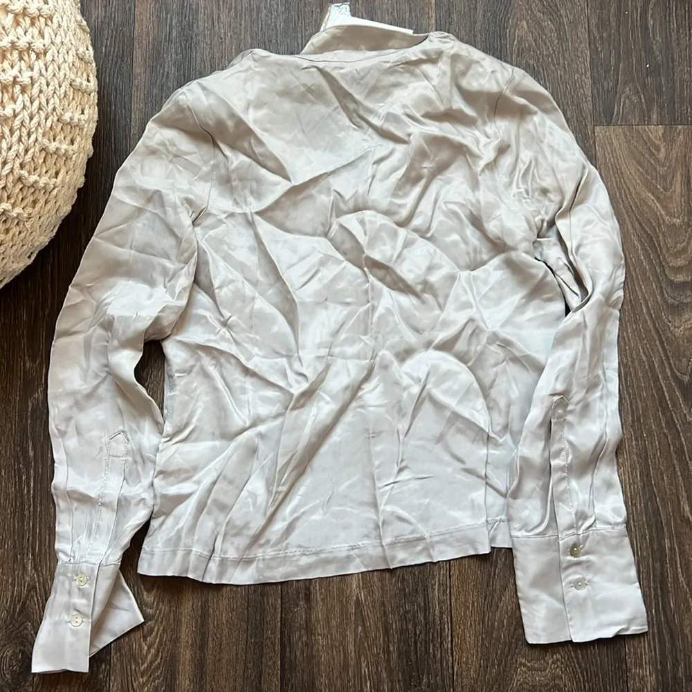 NIA BARDOT SHIRT IN SILVER - Image 4