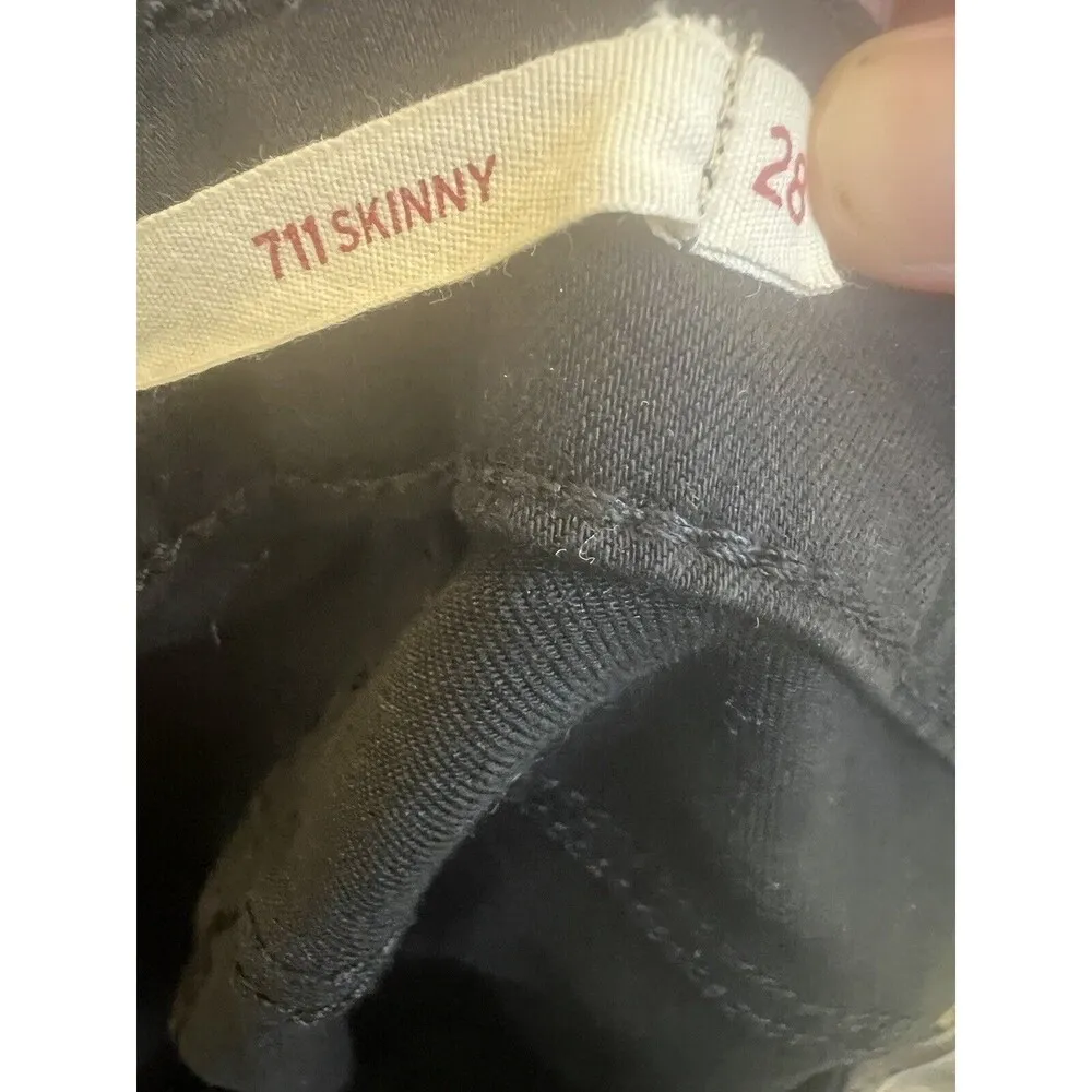 LEVIS 711 SOLID BLACK SKINNY PANTS SIZE 28 (S2) - Image 4