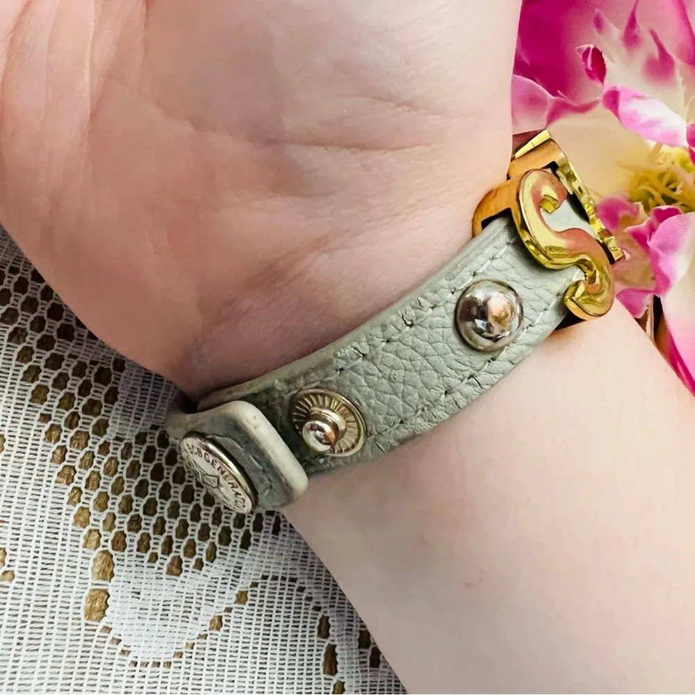 Gray Leather with Gold "Fearless" Text on snap Bracelet - Image 10