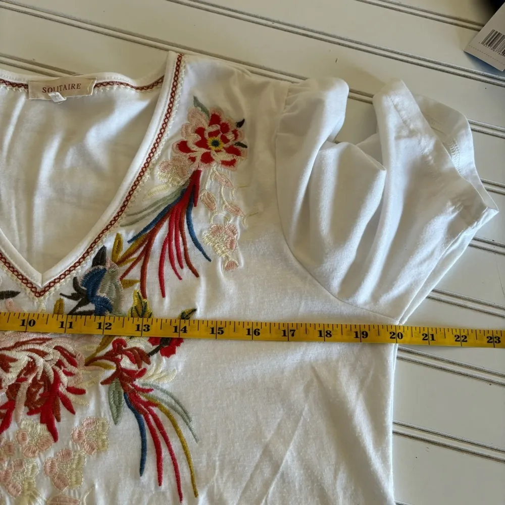 Solitaire Women's Vneck Boho
Embroidered Short Sleeve Blouse Shirt Size Large - Image 7