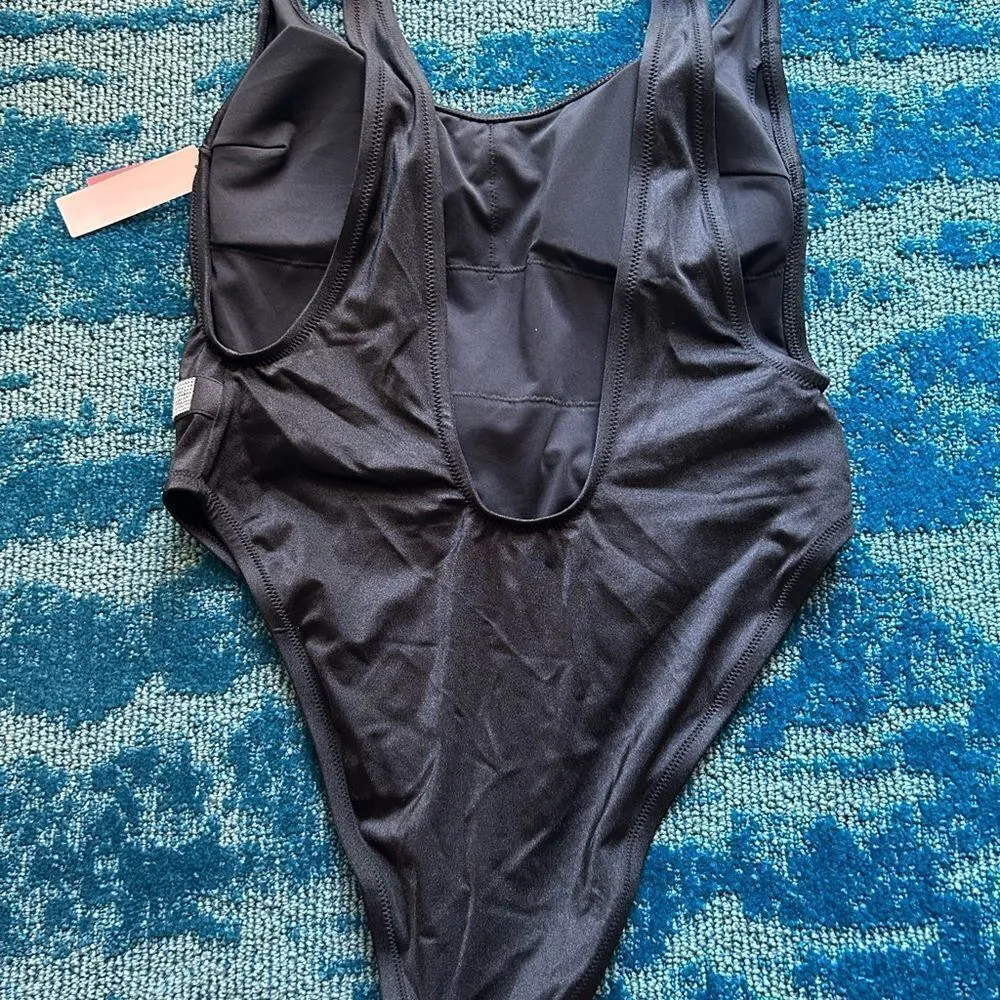 Victoria's Secret Bling Logo Strap Black
One-piece Swimsuit - Image 7