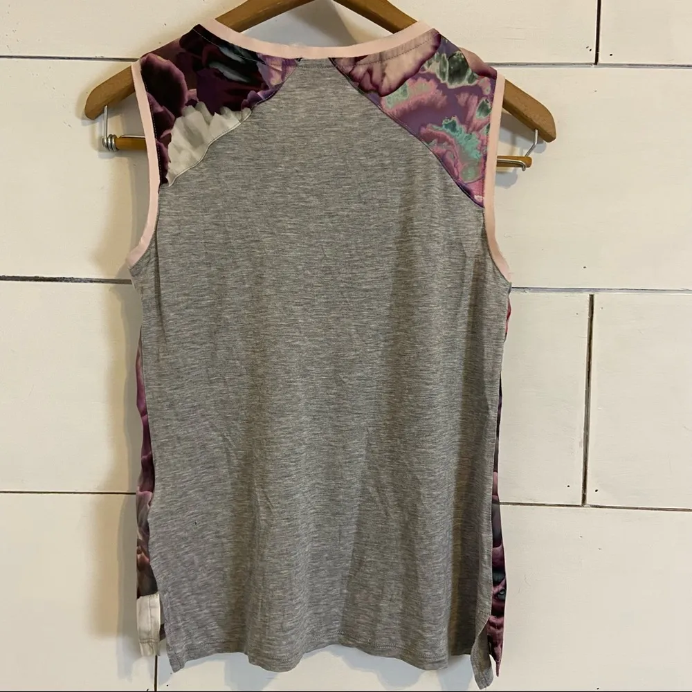 Ted Baker Floral V Neck Sleeveless Top. Size 0. - Image 2