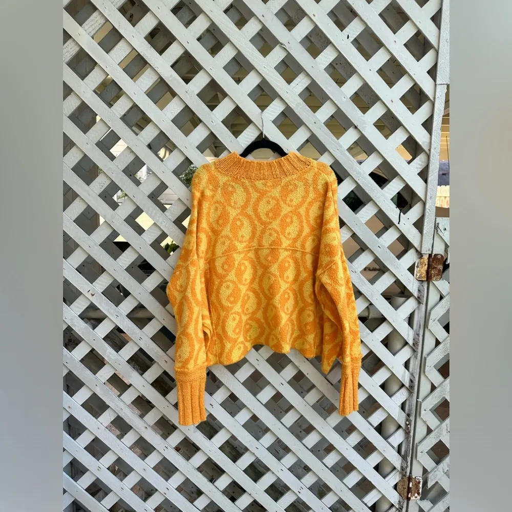 Yin Yang Sweater - Image 7