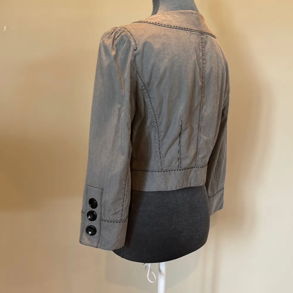 LOFT Black and White Striped Blazer with Cropped Length and Vintage Silhouette - Image 4