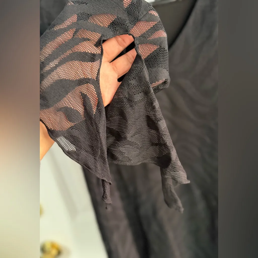 SUSAN GRAVER Black Mesh Animal Print V-Neck Top w/ Tie Sleeves – Size S. NWOT - Image 7