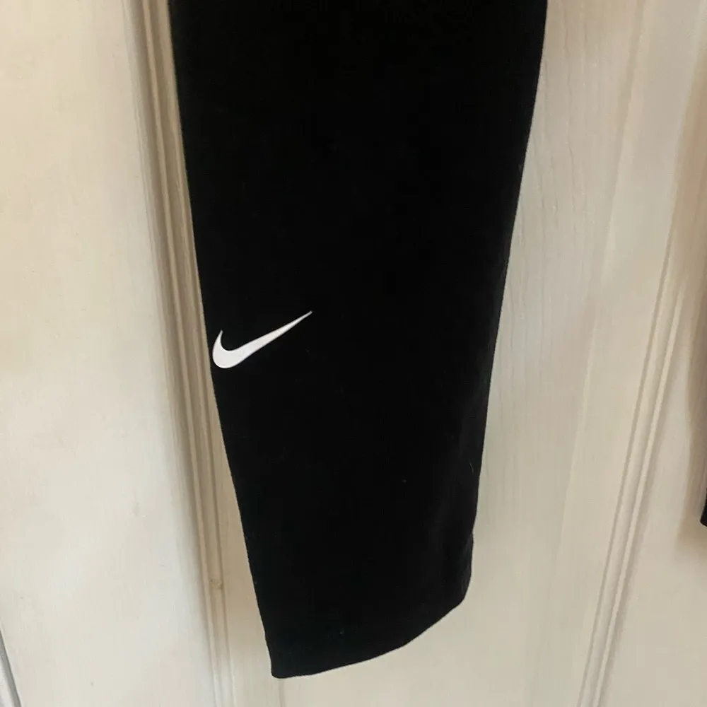 NIKE Women’s Cropped Dri-Fit Leggings with Swoosh in Black - Image 5