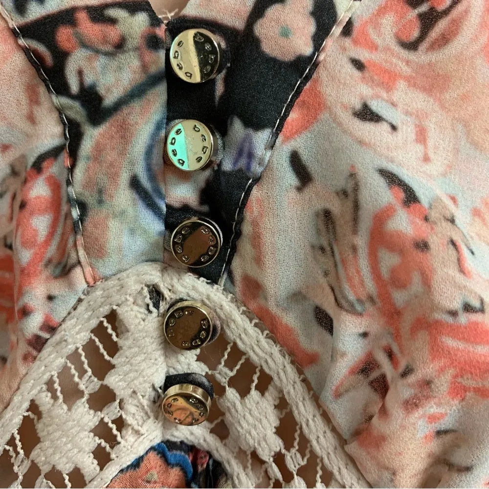 Vintage Y2K  Boho Floral Shirt with Flared Bell Sleeves and lace pattern - Image 4