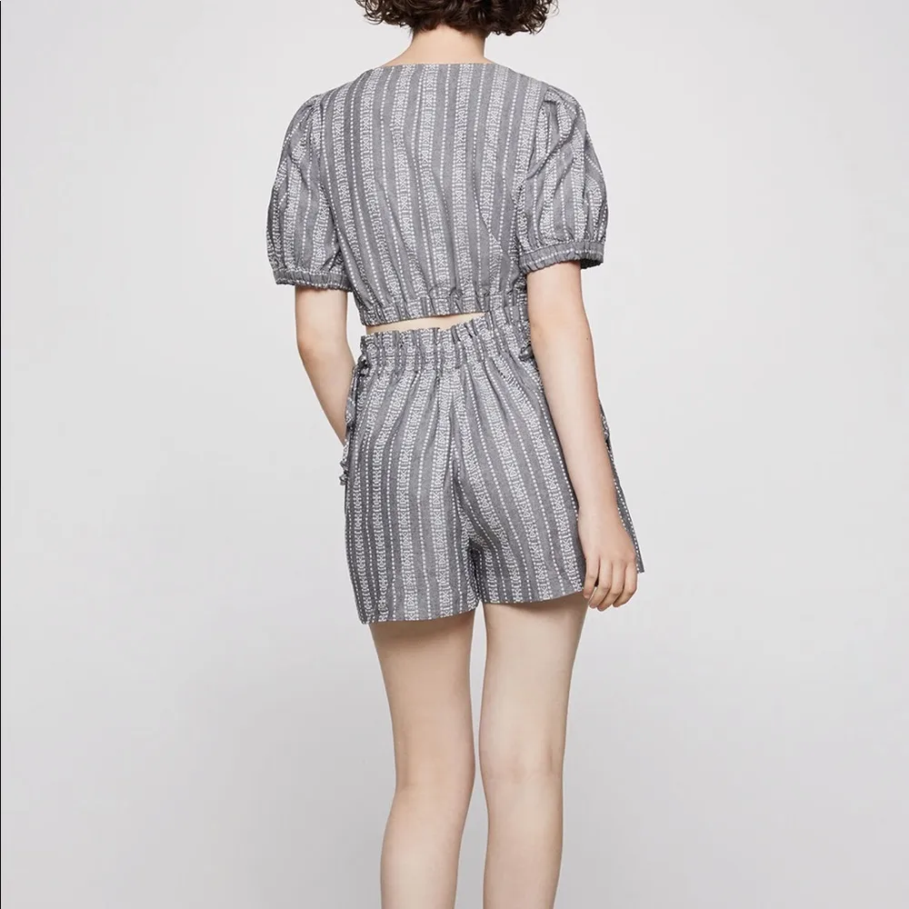 🛍️ BCBGeneration Gray White Aztec Puff Sleeve Crop Top Size S NWT - Image 5