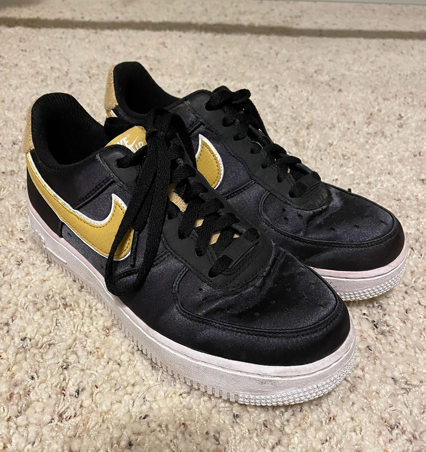 Air Force 1 Low Satin - Image 2
