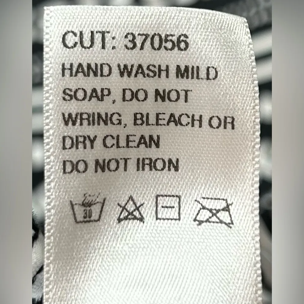 Title Nine Women’s Size L Black White Dot Striped Short Sleeve Wicking Shirt - Image 4