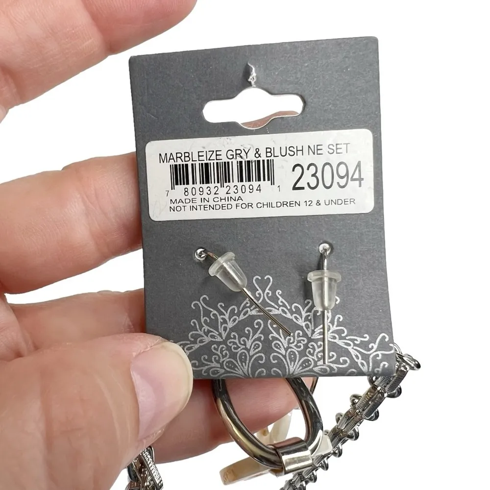 NWT Howard’s Marbleize Acrylic Oval Necklace & Earrings Set Silver - Image 7