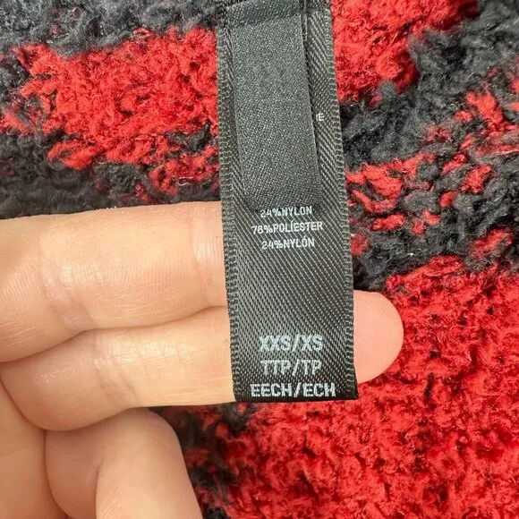 Skims Women's Cozy Knit Plaid Fleece Pullover Sweater Buffalo Check Red Black - Image 5