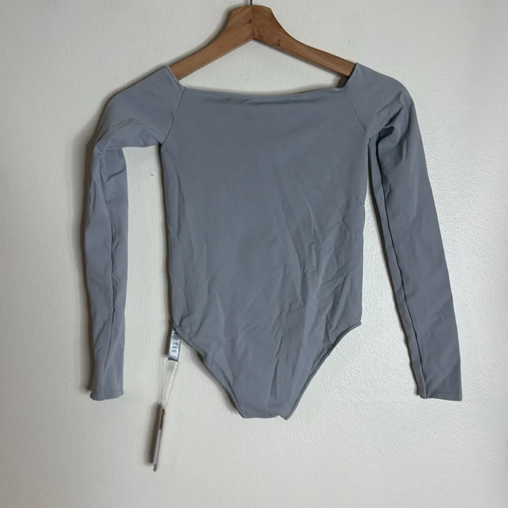Skims essential bodysuit off shoulder light grey size small medium ladies - Image 6