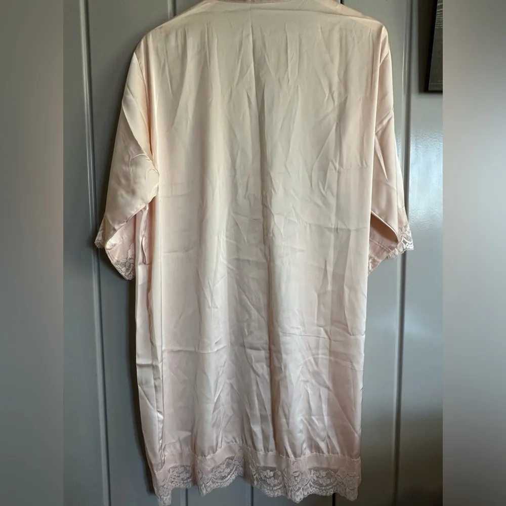 Vintage powder pink satin weave house robe floral lace Size undefined - Image 4