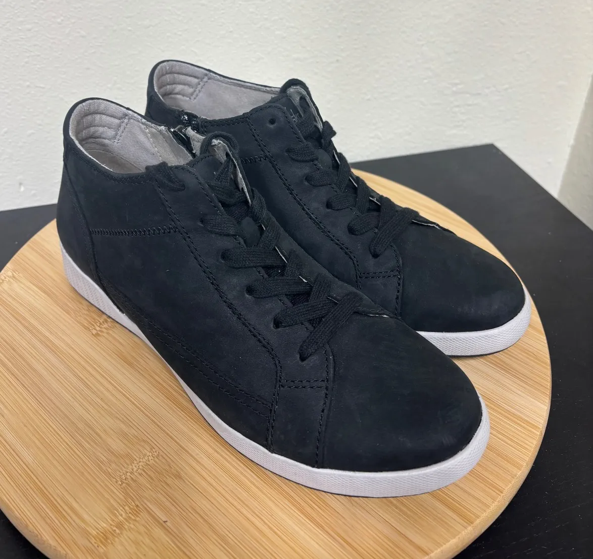 Dansko Onyx Women's 40 Black Leather Mid top Lace Up Side Zip Sneakers - Image 1