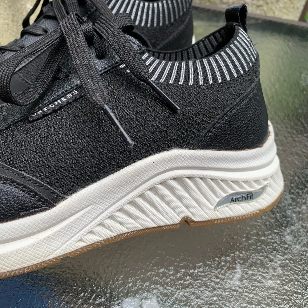 Skechers Women’s ArchFit Air Cooled Cushioning Foam Sole Size 6.5 EUC - Image 2