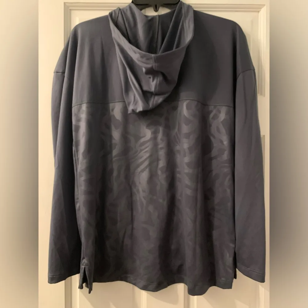 Woman's under armour locker emboss gray 1/4 zip hoodie - Image 2