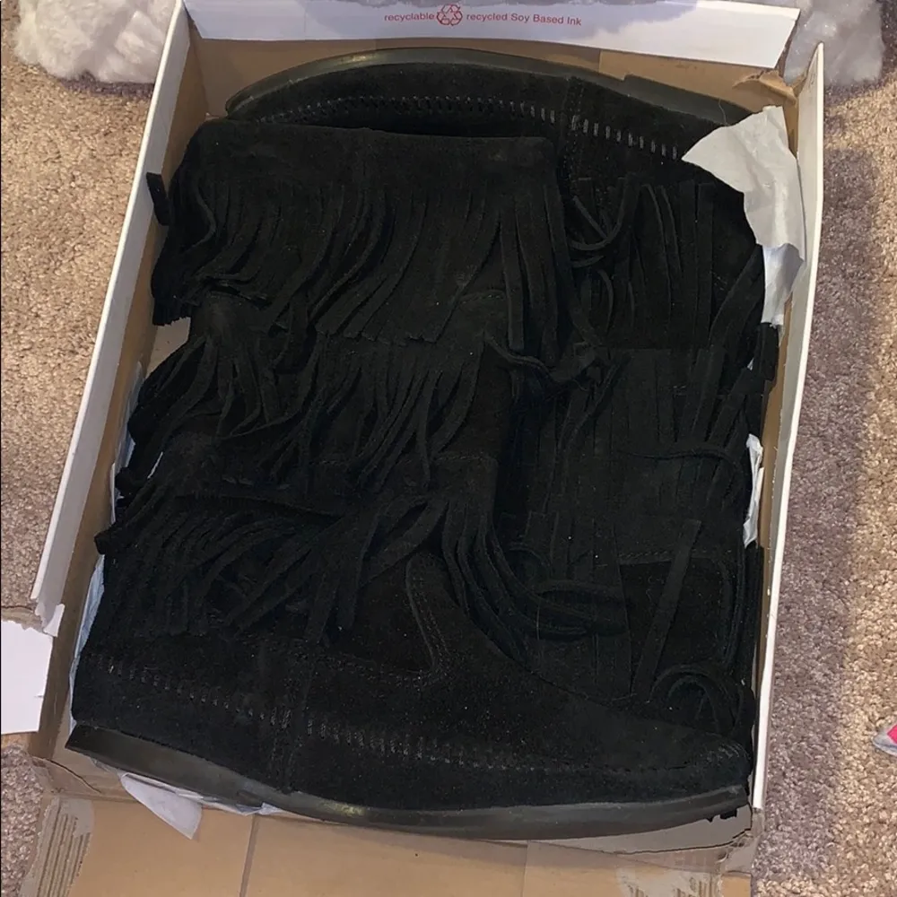 Minnetonka black 3 layer fringe boots - Image 4