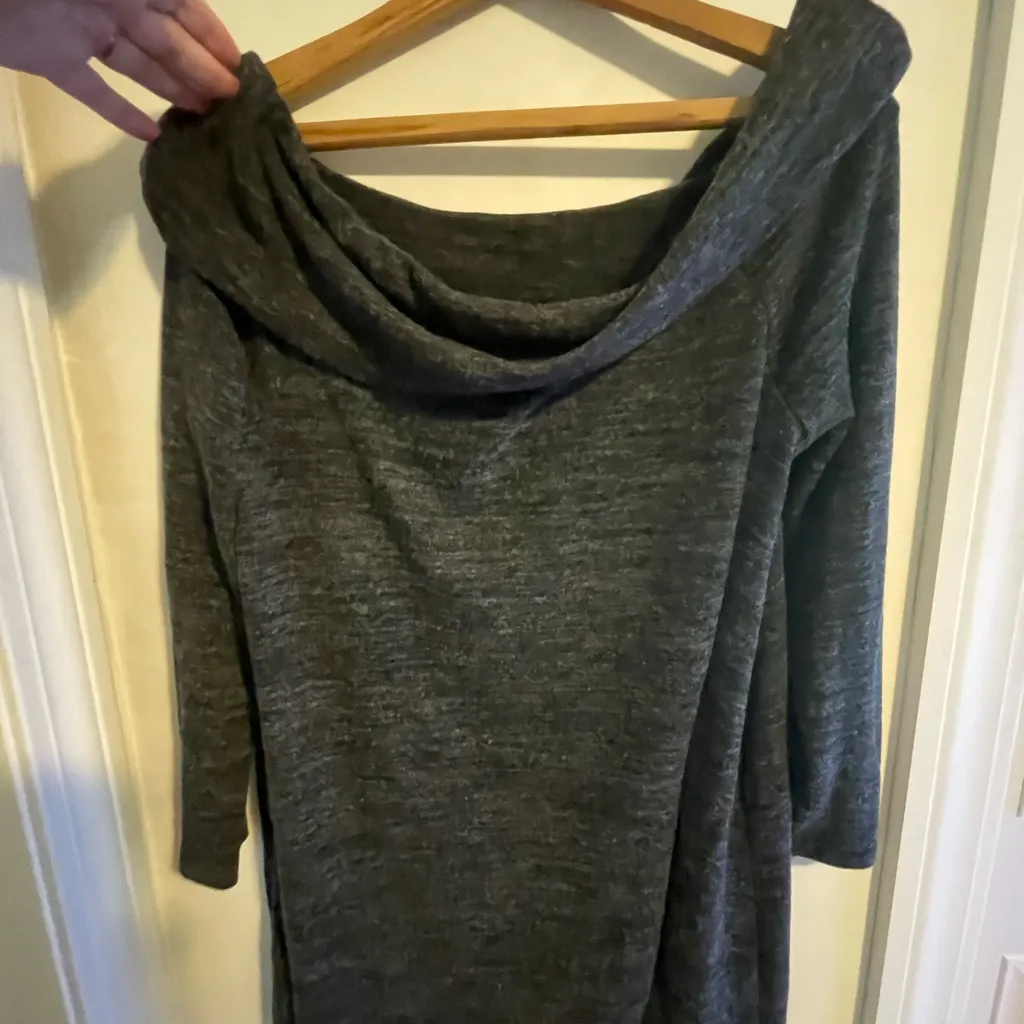 Torrid dark gray sweater. Torrid Size 00. Perfect for fall. Soft. Cozy. - Image 4