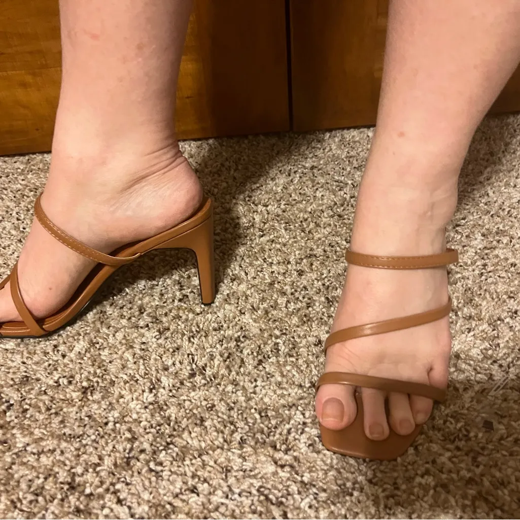 ❤️ NWT Qupid Brown Strappy Sandals - Image 6