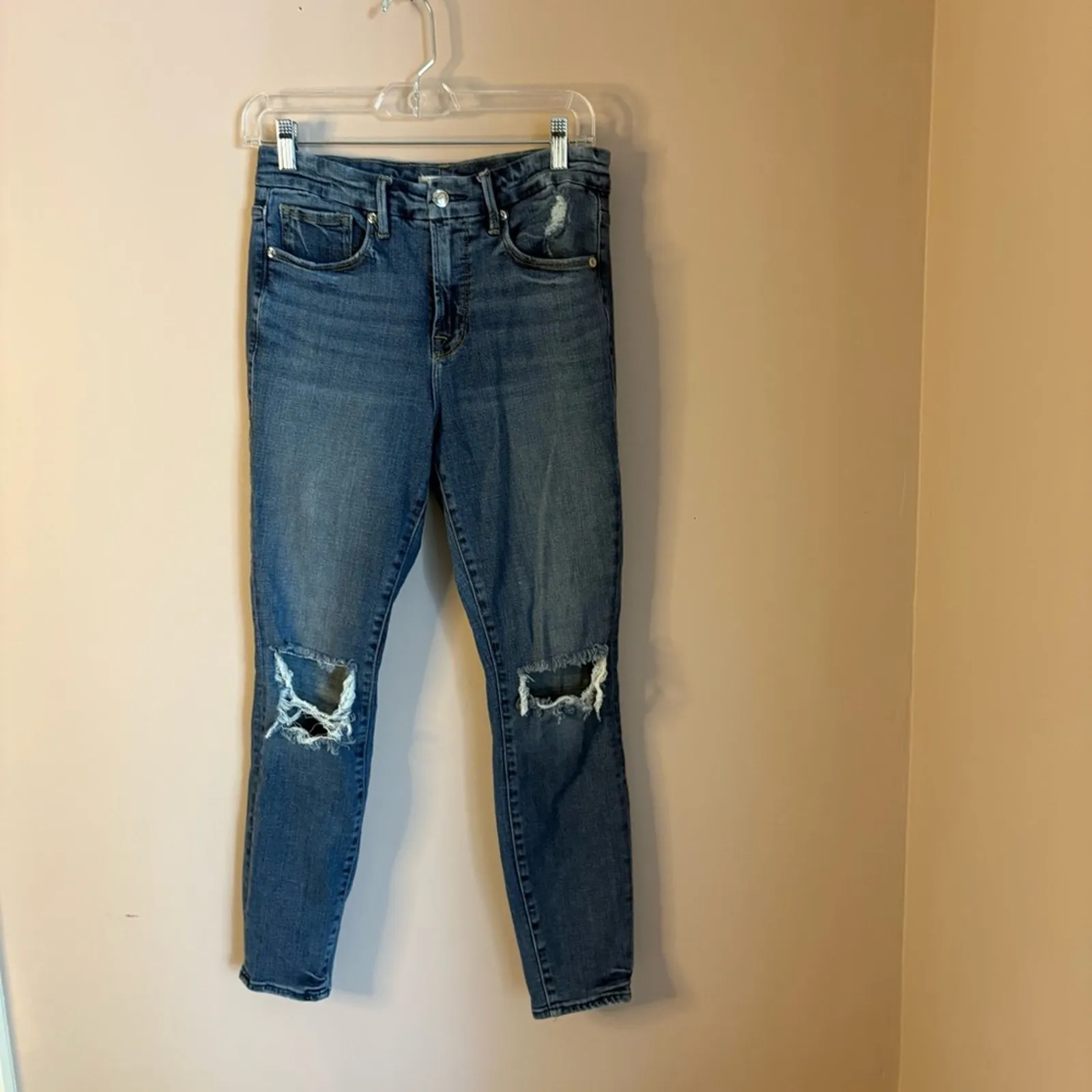 Good American Good Legs Crop jeans Blue261 medium wash denim distressed 4/27 - Image 4