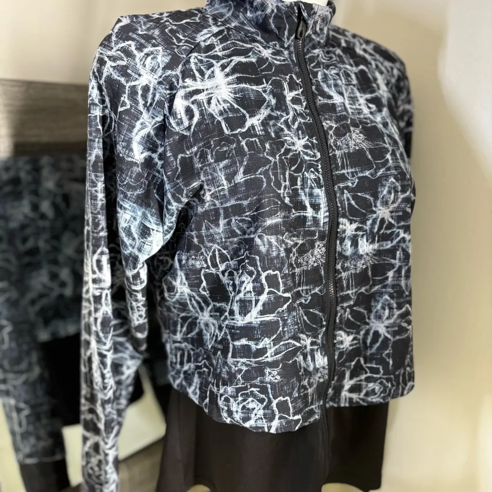 Spyder Black and White Running Jacket with layered Athletic Silhouette - Image 9